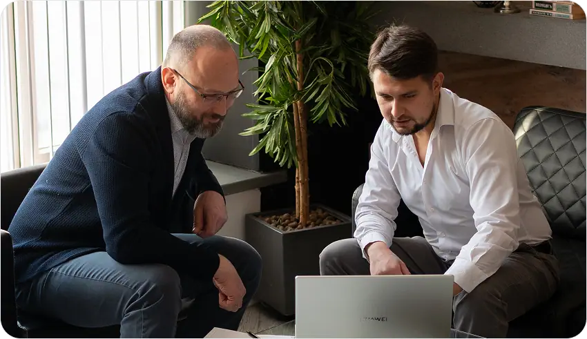 KRASSULA.PRO работает на основании прямых договоров  с крупнейшими топливными компаниями, включая Газпромнефть, Лукойл, Роснефть, Татнефть